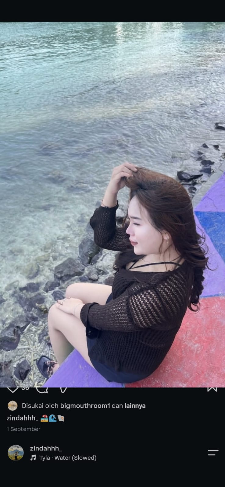 Indah di tepi laut